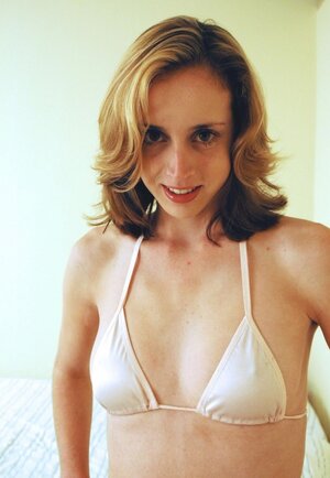 Slim sexpot poses nude near wall before taking boner deep into mouth