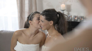 Brunettes, Baisers, Petite