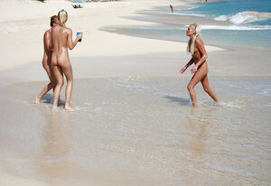 Amateur, Playa, Rubias, Lengua, Tríos, Mojadas