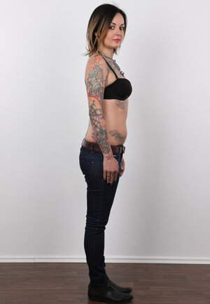 Dilettanti, Europee, Jeans, Tatuaggi