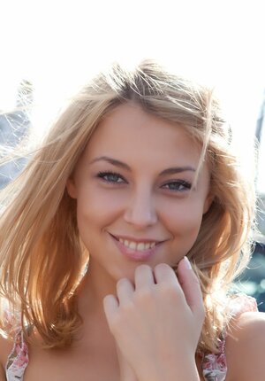 Blond, Bekleidet, Unter freiem Himmel