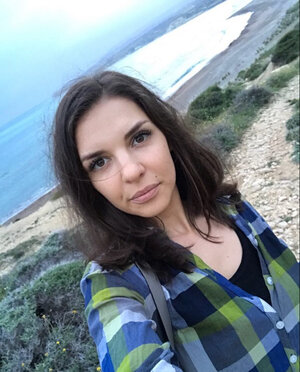 Amateur, Babe, Brünett, Bekleidet, Europäisch, Unter freiem Himmel