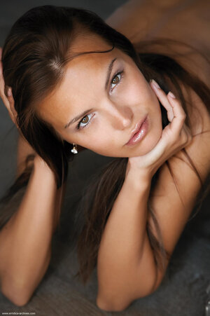 Babe, Brünett, Ausziehen