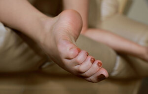 Da Vicino, Europee, Feticismo dei piedi