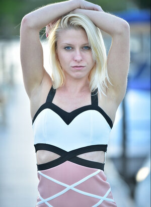 Babe, Blond, Bekleidet, Unter freiem Himmel