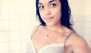 Latina Eager mom Esperanza Diaz's favorite selfies are those where she exposes breasts