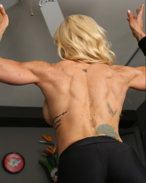 Dicke Titten, Blond, MILF, Sportlich, Tattoo