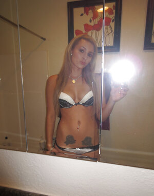 Rubias, Lencería, Piercings, Tatuajes