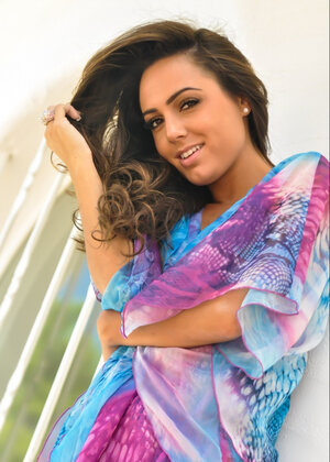 Brünett, Bekleidet, Unter freiem Himmel