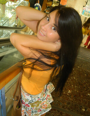 Amateur, Brünett, Bekleidet, Röcke