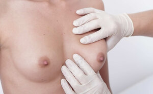 Gynecologist examines her muff with his tongue for some reason