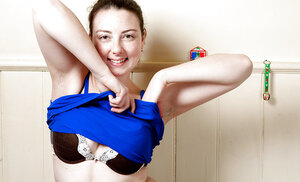 Amateur, Brünett, Ausziehen