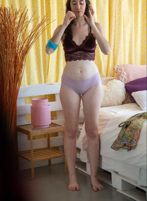 Elyssa the delicious gal is going to show that hot bod