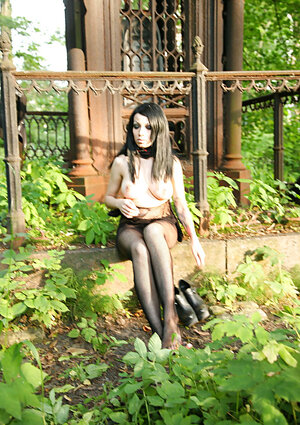 Gros seins, Dehors, Bas