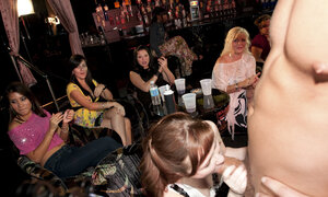 Schwanz lutschen, CFNM, Bekleidet, Party