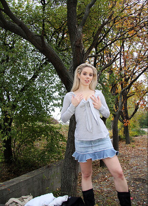 Firm and additionally toned cleavage of Nesty is exposed outside huge time