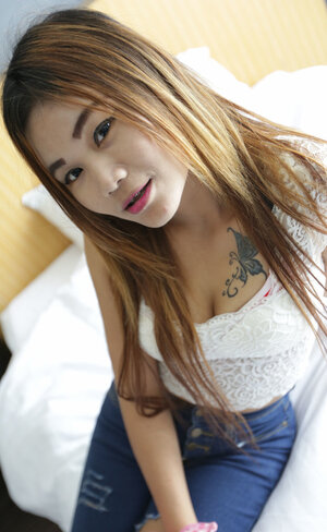 Amateur, Asiáticas, Vestida, Pantalón vaquero, Tatuajes