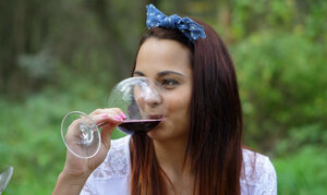 Bekleidet, Unter freiem Himmel