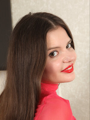 Smoking hot brunette Lizi Vogue peels off her dress to flaunt her curves