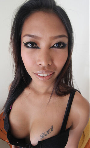 Dilettanti, Asiatiche, Lingerie, Tatuaggi, Spogliarsi