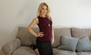 Bores blonde 18-19 y.o. Chloe Cherry has fun with her bro's fuck pole