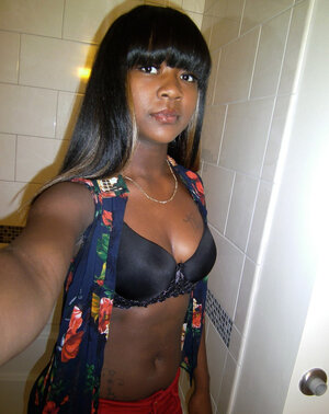 Amateur, ébano, Tatuajes