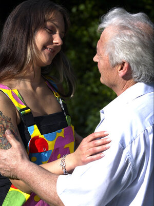 Bekleidet, Unter freiem Himmel, Tattoo