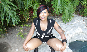Ragazze Nere, MILF, All’aperto, Tatuaggi