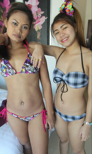 Amateur, Asiáticas, Biquini, Lesbianas, Piercings