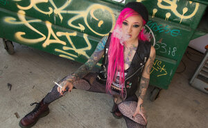 All’aperto, Fumare, Tatuaggi