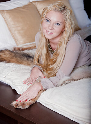Blond, Bekleidet