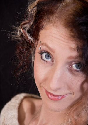 Newbie starlet with blue eyes and a skinny body posing for you