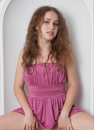 Wanda A exposes her shaggy fuck hole and her nice ass after stripping