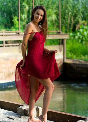 Vestida, Lengua, Jovencitas