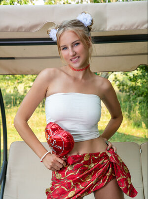 Vestida, Lengua, Falda