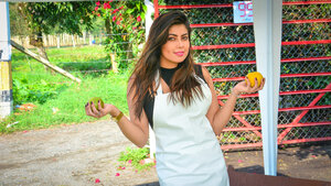 Brünett, Bekleidet, Latina, Unter Freiem Himmel