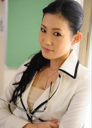 Yui Komine exposes her panties and besides bra in the classroom