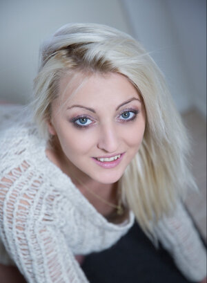 Blond, Bekleidet