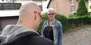 Blond, Bekleidet, Brillen, MILF, Unter Freiem Himmel