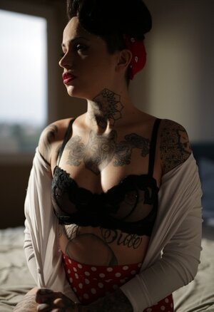 Inked brunette has quite enough talent to pose naked in image of pinup porn model